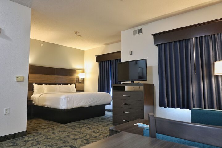 1 Queen Bed Efficiency Suite (20 of 54)