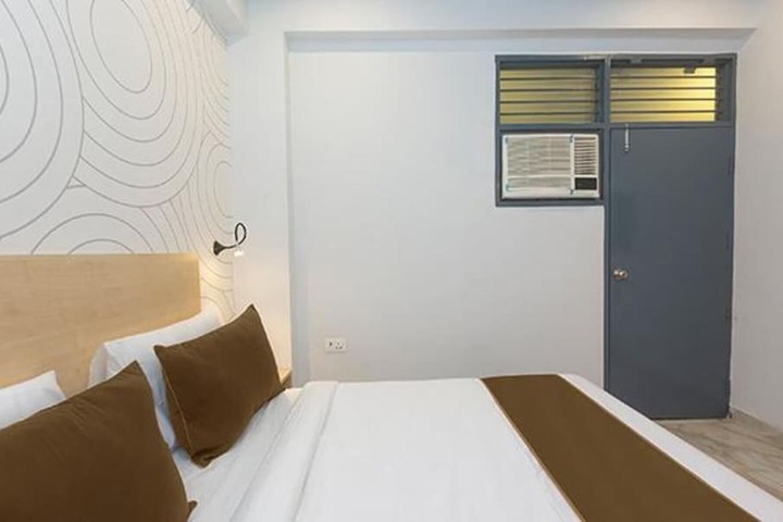 Room 11 of 15