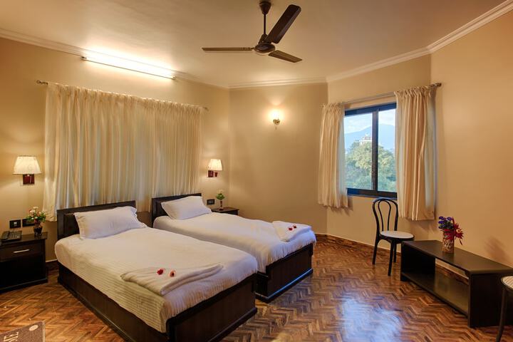 Room 5 of 9