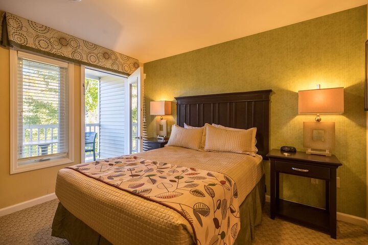 1 Bedroom Suite Queen Bed (10 of 39)