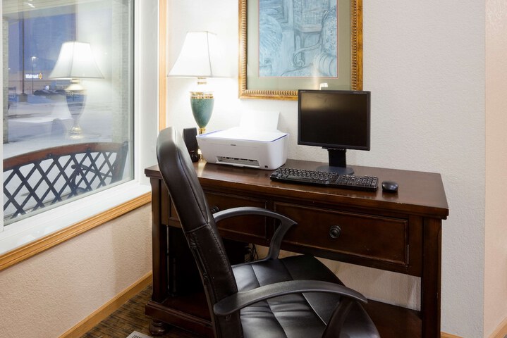 Business Center 23 of 26