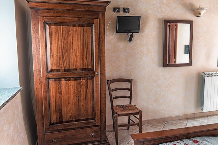 Room 3 of 38