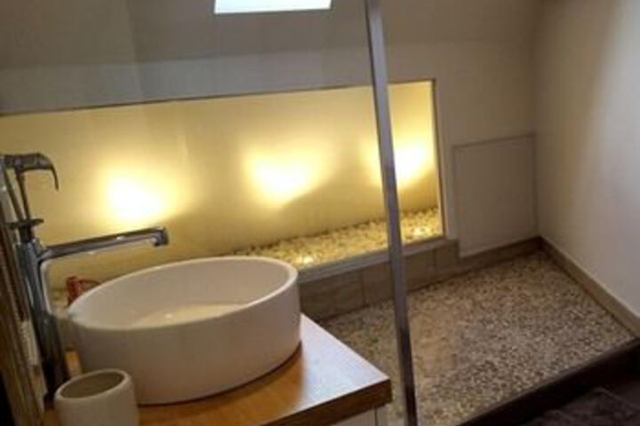 Room 2 of 15
