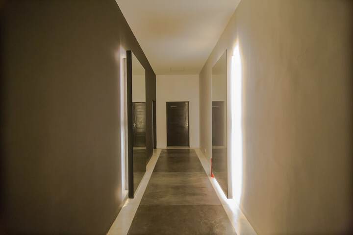 Ballroom/Hall 35 of 39