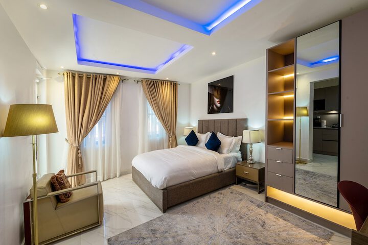 Room 4 of 68