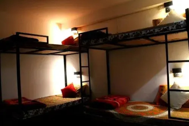 Room 4 of 12