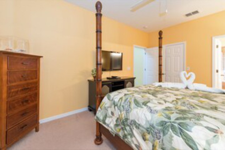 Room 32 of 43