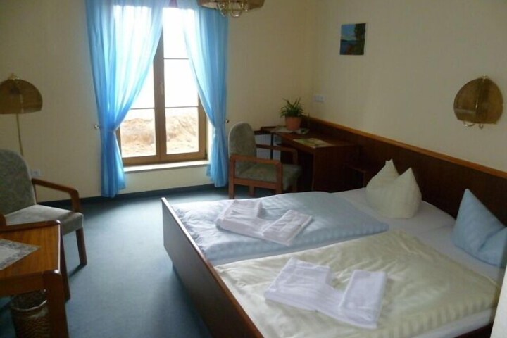 Room 2 of 7