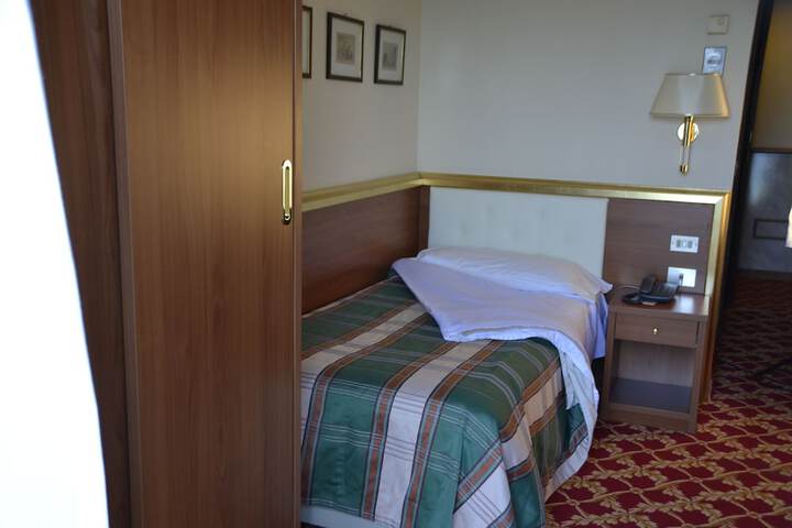 Room 21 of 64