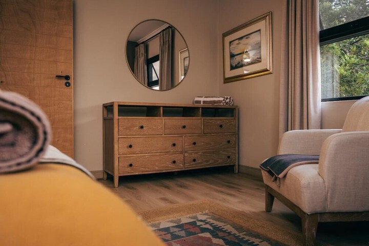 Room 41 of 242