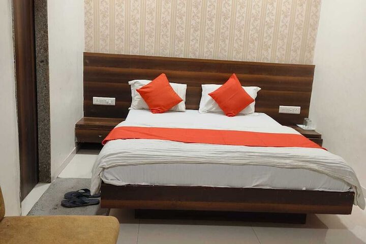 Room 12 of 14