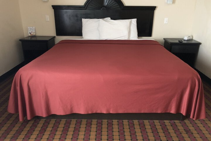 Deluxe Room 1 King Bed (18 of 28)