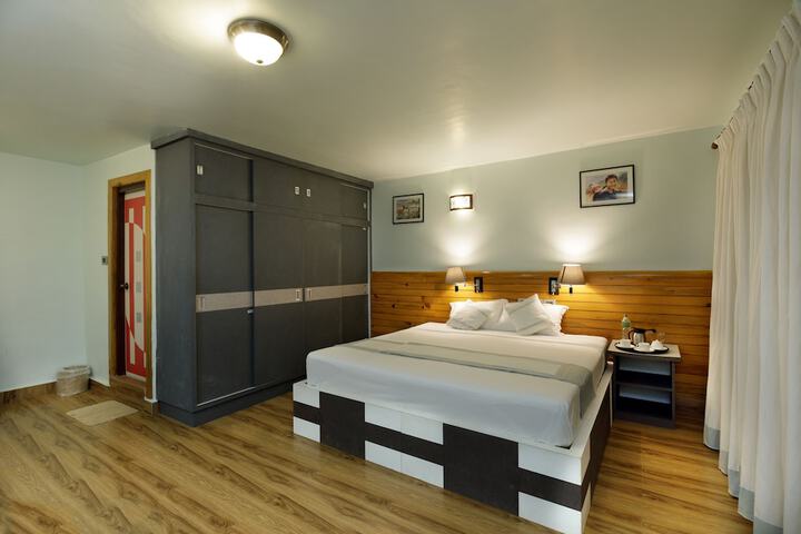 Room 9 of 83