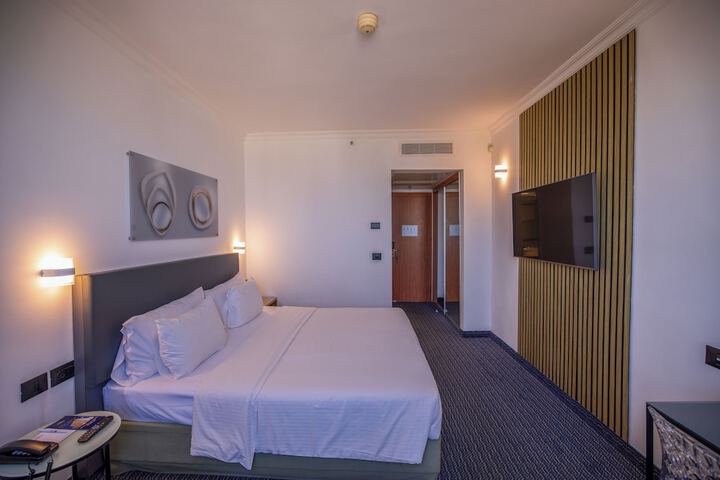 Room 33 of 88