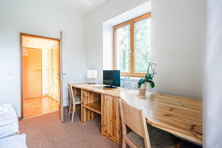 Room 4 of 42