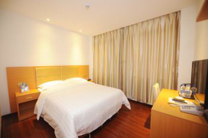 Room 11 of 18