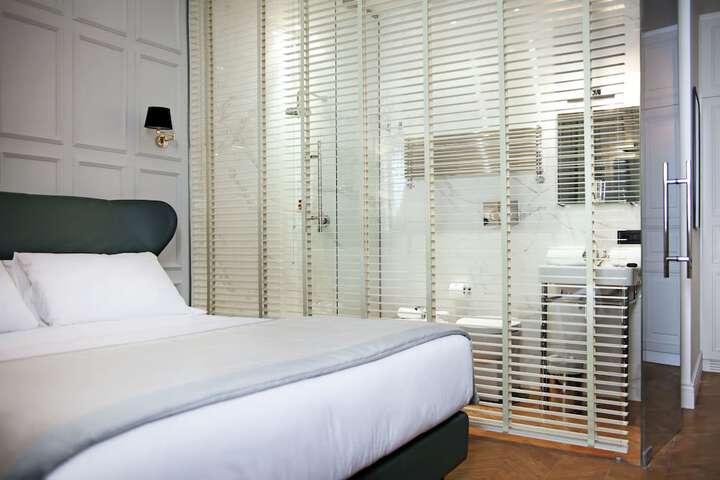 Room 18 of 65