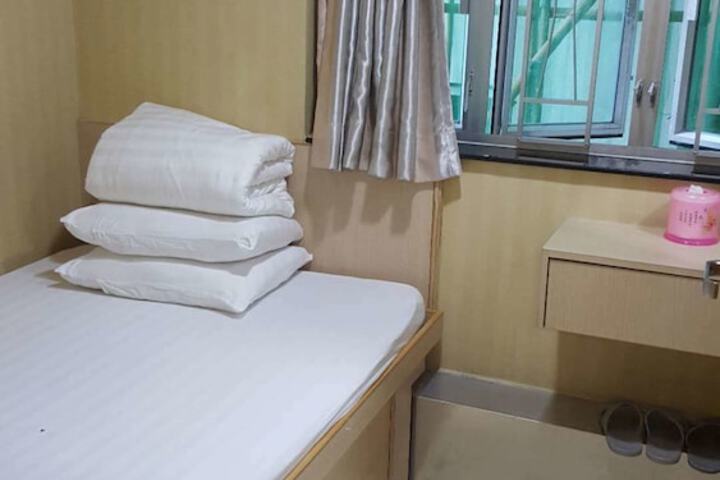 Room 6 of 36
