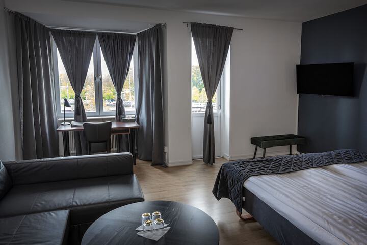Room 5 of 28