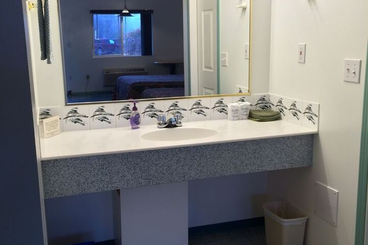 Room 4 of 10