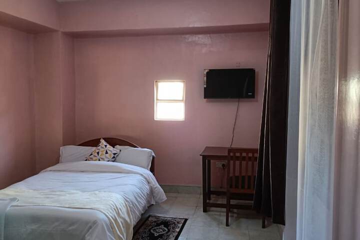 Room 6 of 13