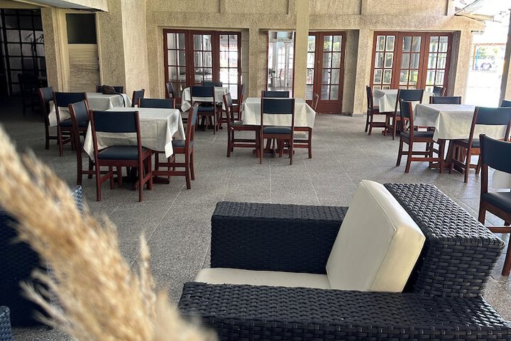 Lounge 48 of 64