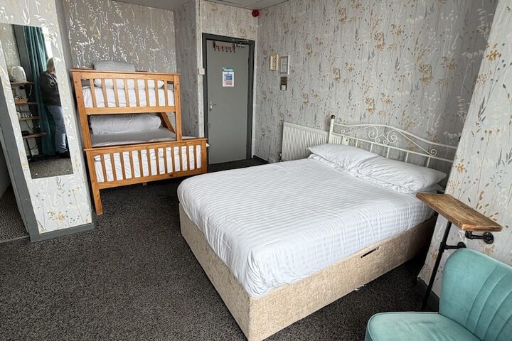 Room 52 of 114