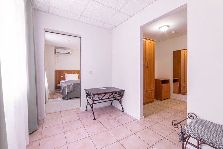 Room 18 of 122