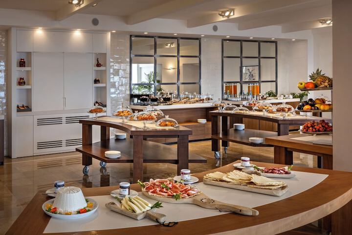 Breakfast/Coffee Service 45 of 82