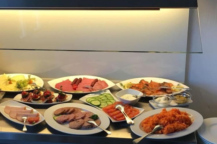 Dining 41 of 60