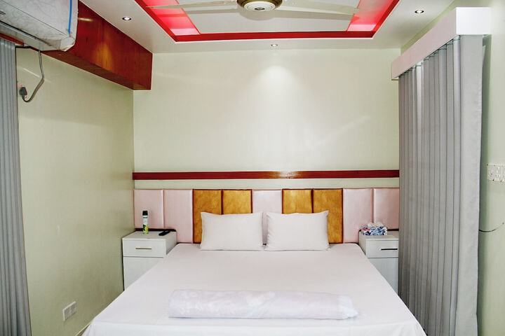 Room 5 of 6