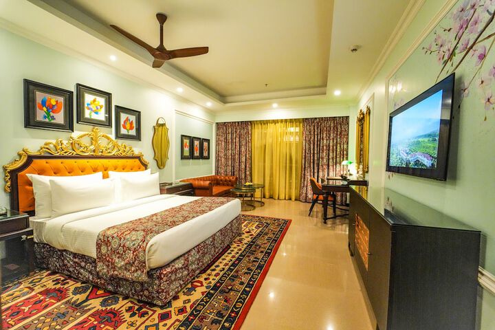 Room 3 of 32