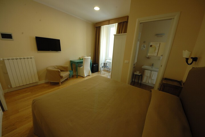 Room 5 of 32