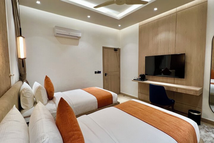 Room 21 of 27