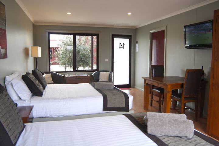 Room 27 of 43