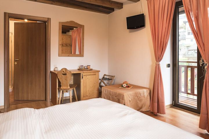 Room 6 of 15
