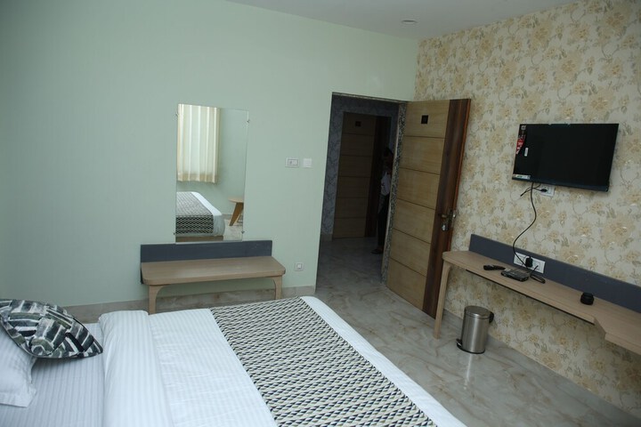 Room 17 of 50