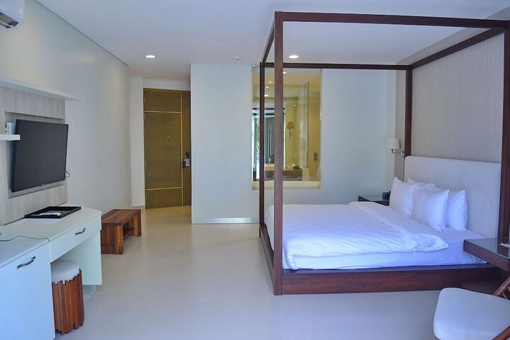 Room 4 of 120