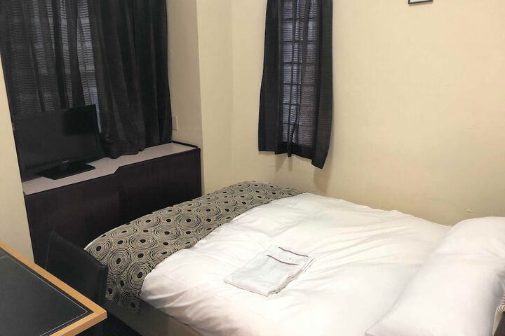 Room 9 of 27