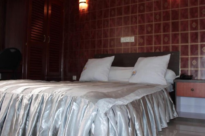 Room 8 of 43