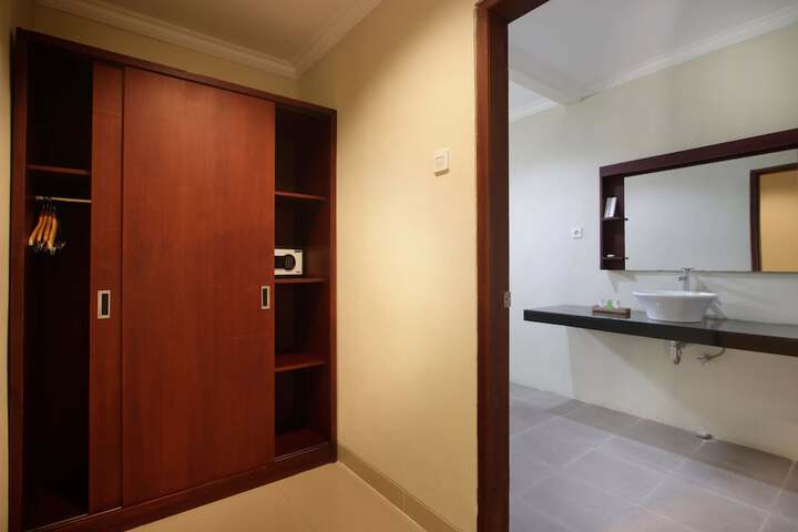 Room 10 of 64