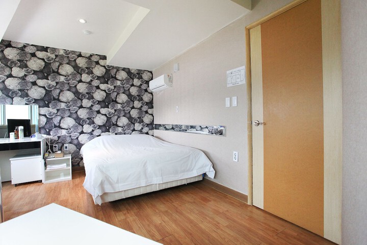 Room 13 of 62