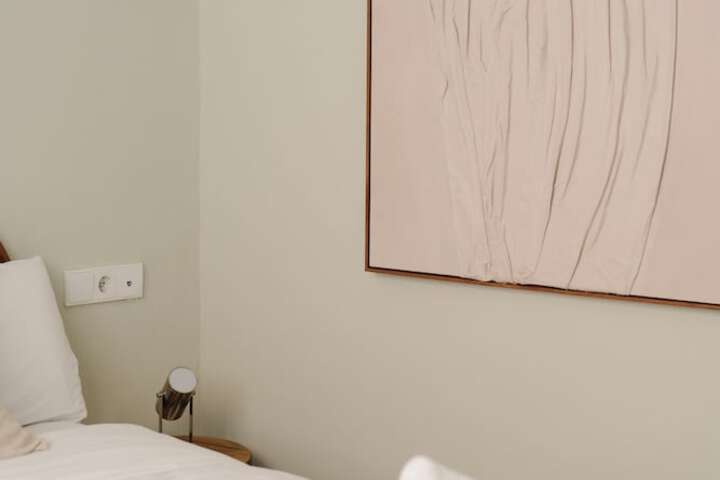 Room 8 of 28