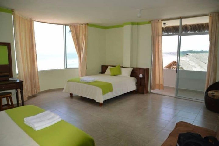 Room 7 of 33