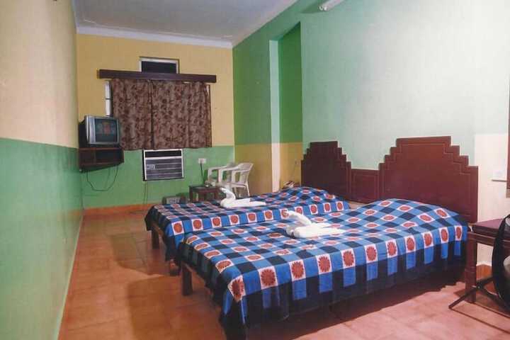Room 4 of 8