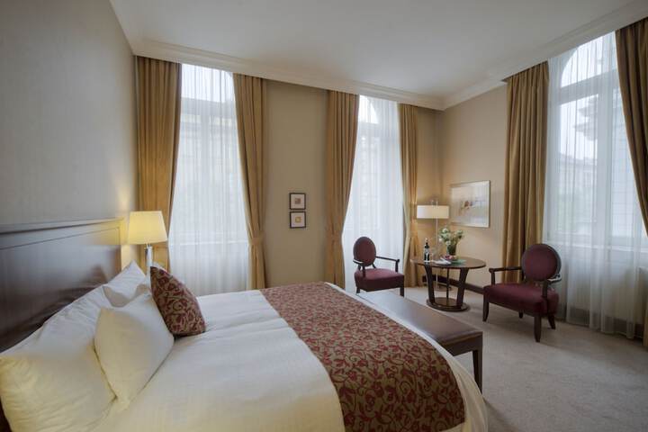 Room 16 of 80