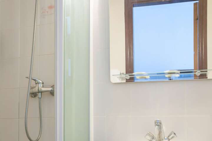 Room 10 of 29