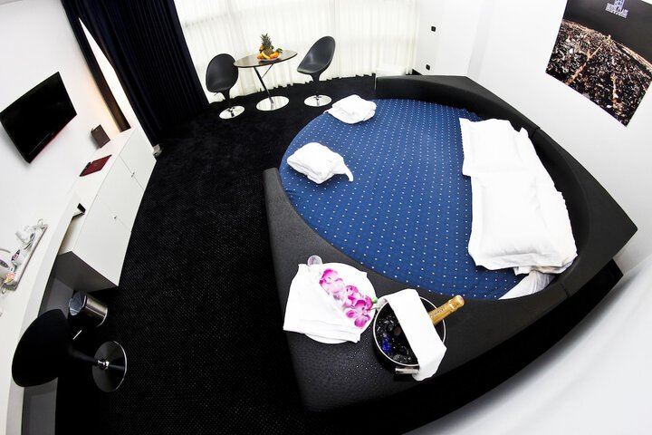 Room 21 of 114