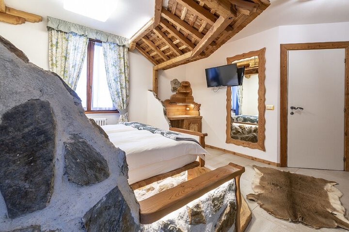 Room 16 of 50
