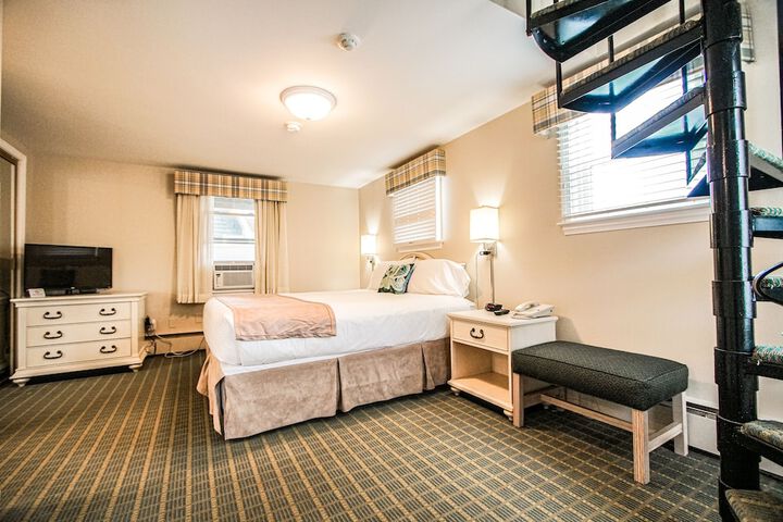 Room 7 of 32